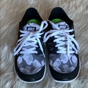 Like New Nike Free Run Black and White Flower